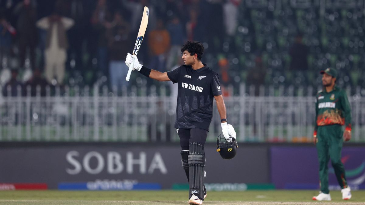 Champions Trophy 2025: Security Concerns Raised As Pitch Invader Hugs Rachin Ravindra In Rawalpindi During NZ vs BAN Clash