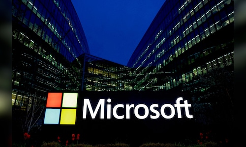 Thousands report outage affecting Microsoft services like Outlook