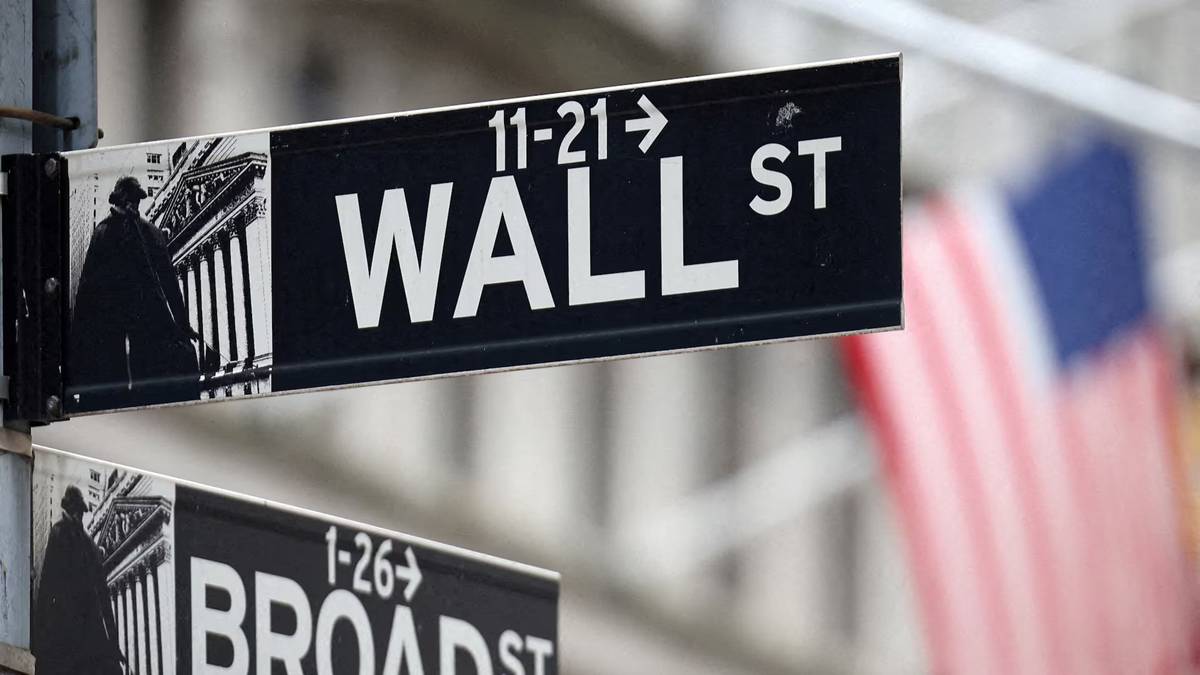 US Stocks-Wall Street closes lower as Trump sets 25% tariffs, manufacturing data dips - Market News